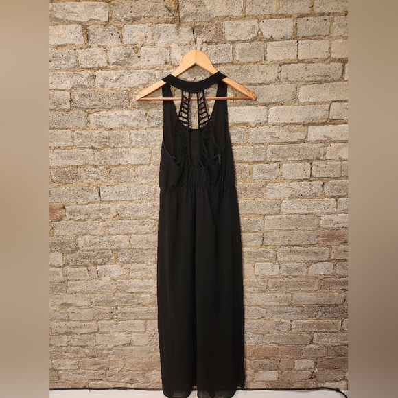 Black maxi dress. Halter style. Cut out back design. Size small. - Picture 3 of 4